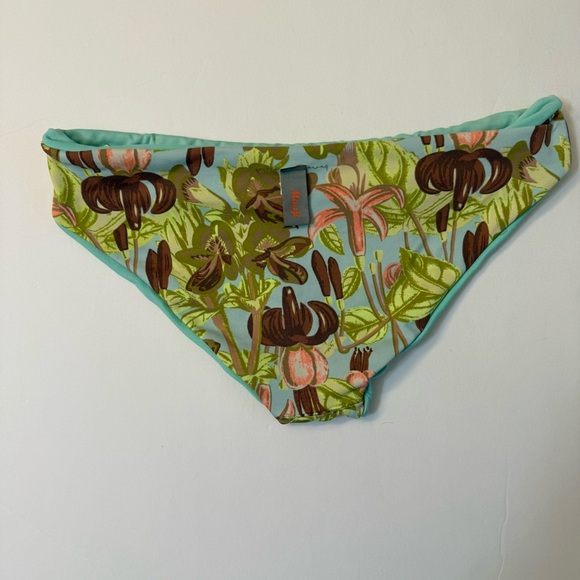 Maaji Multicolor Floral Bikini reversible, lined , padded top. Size S woman’s - Picture 10 of 13